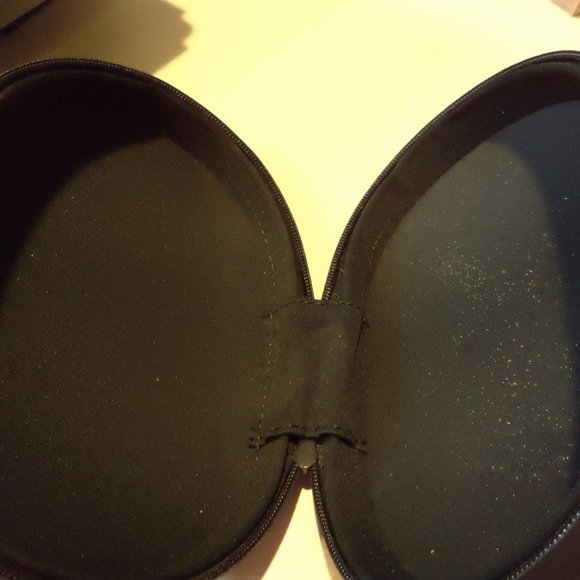 76 Zippered Black Box - Egg Shaped - Great Condition. - Picture 6 of 6